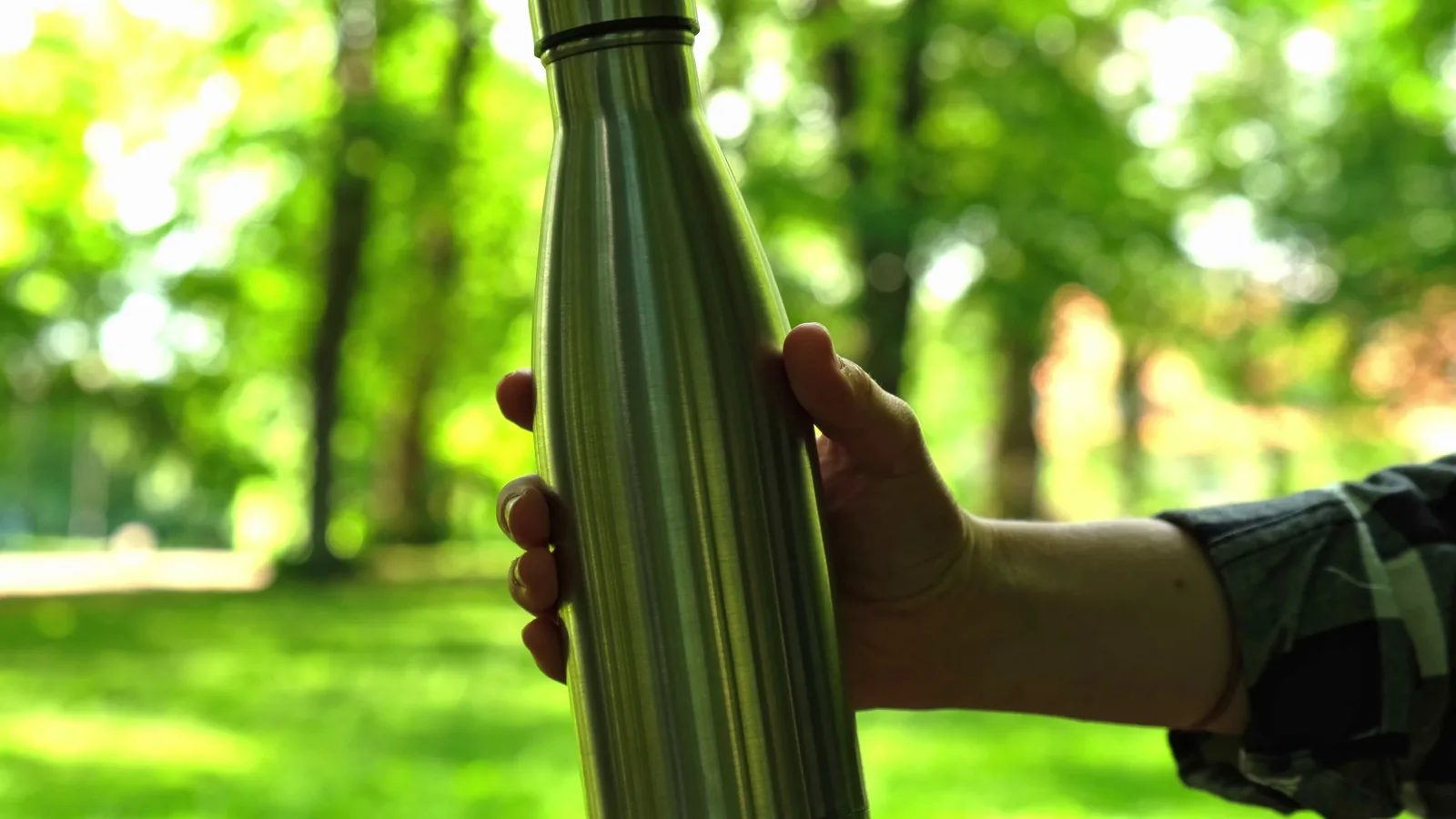 How To Choose A Reusable Water Bottle For Travel